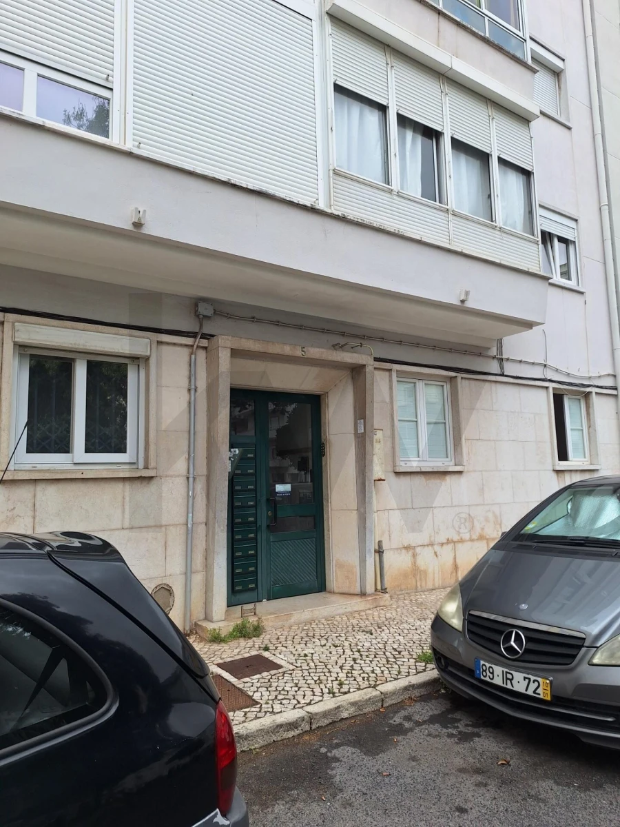 Apartamento T2 para Venda em Alfragide Foto 29