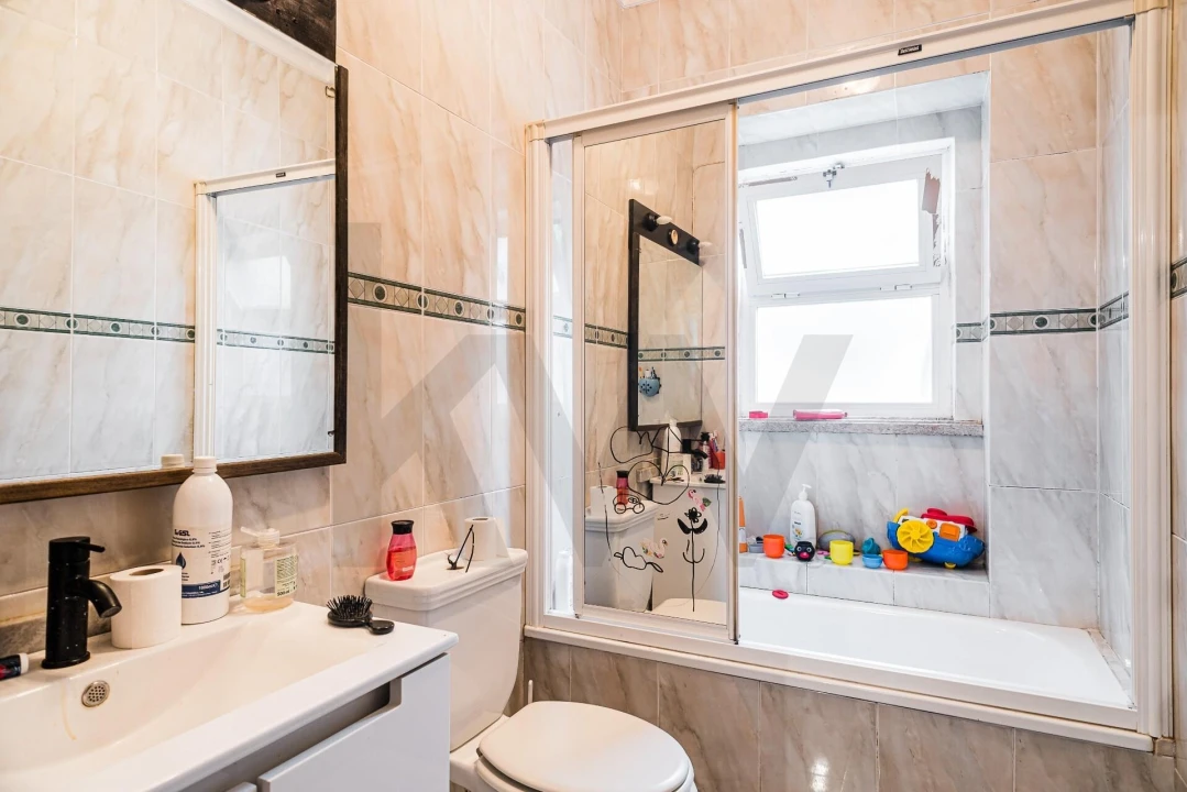 Apartamento T2 para Venda em Alfragide Foto 25