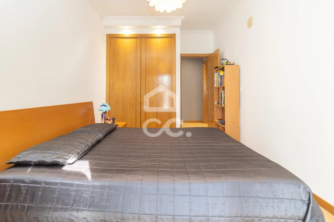 Apartamento T2 para Venda em Ramada e Caneças Foto 28