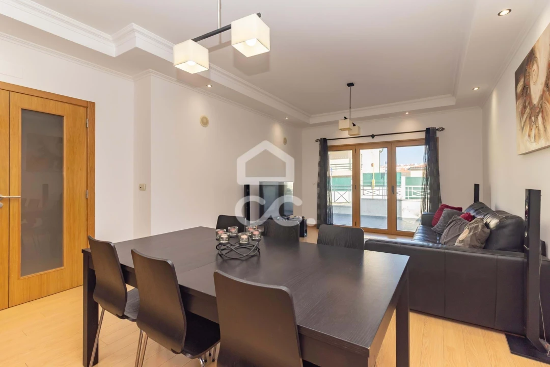 Apartamento T2 para Venda em Ramada e Caneças Foto 5