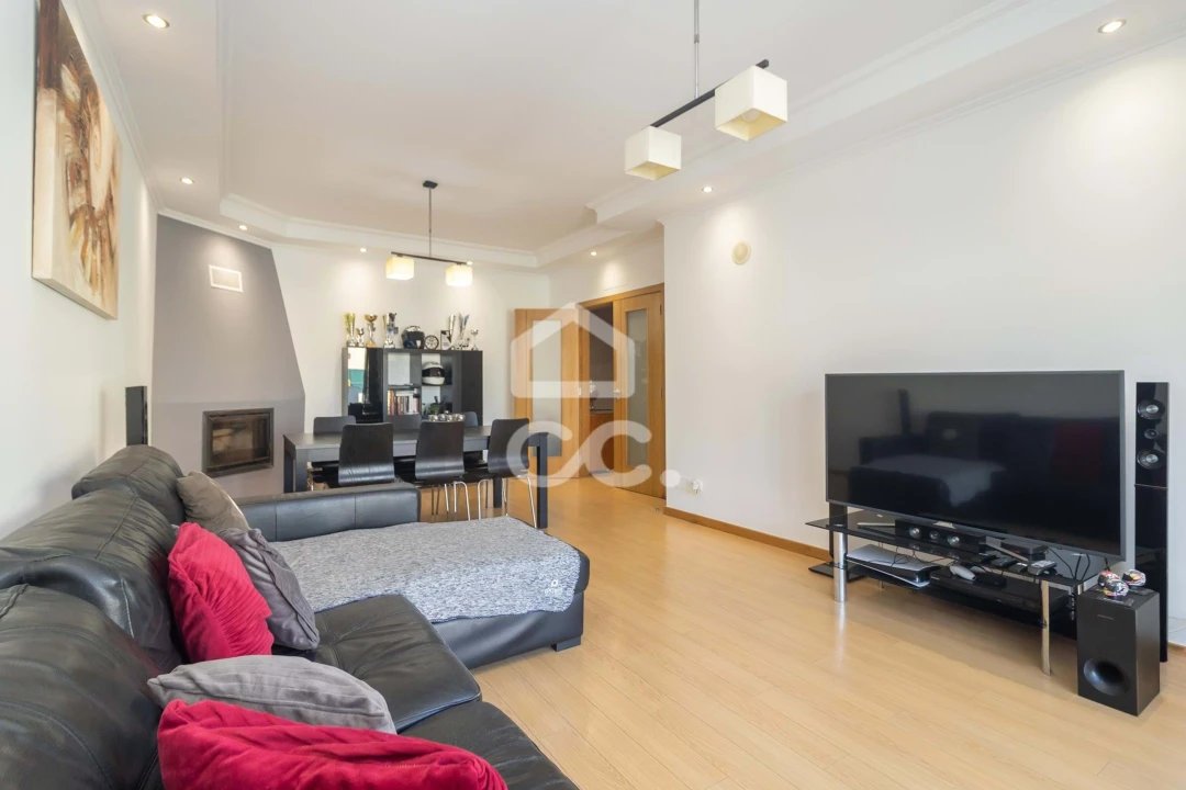 Apartamento T2 para Venda em Ramada e Caneças Foto 8