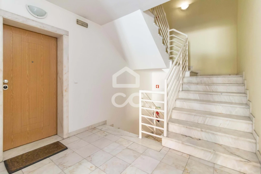 Apartamento T2 para Venda em Ramada e Caneças Foto 43