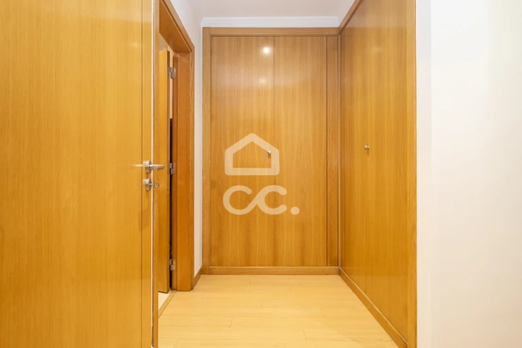 Apartamento T2 para Venda em Ramada e Caneças Foto 33