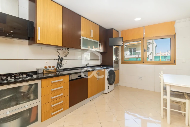 Apartamento T2 para Venda em Ramada e Caneças Foto 18