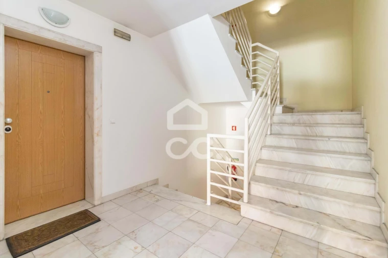 Apartamento T2 para Venda em Ramada e Caneças Foto 43