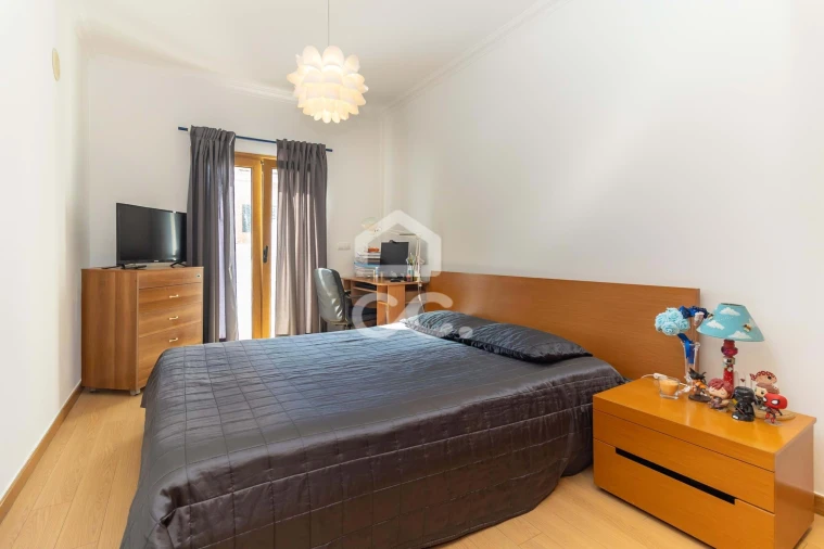 Apartamento T2 para Venda em Ramada e Caneças Foto 26