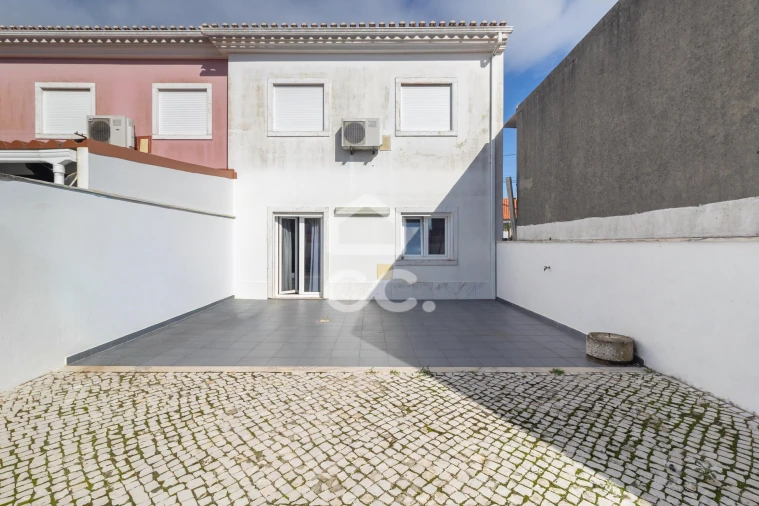 Apartamento T2 para Venda em Ramada e Caneças Foto 32