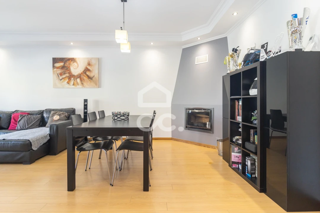 Apartamento T2 para Venda em Ramada e Caneças Foto 4