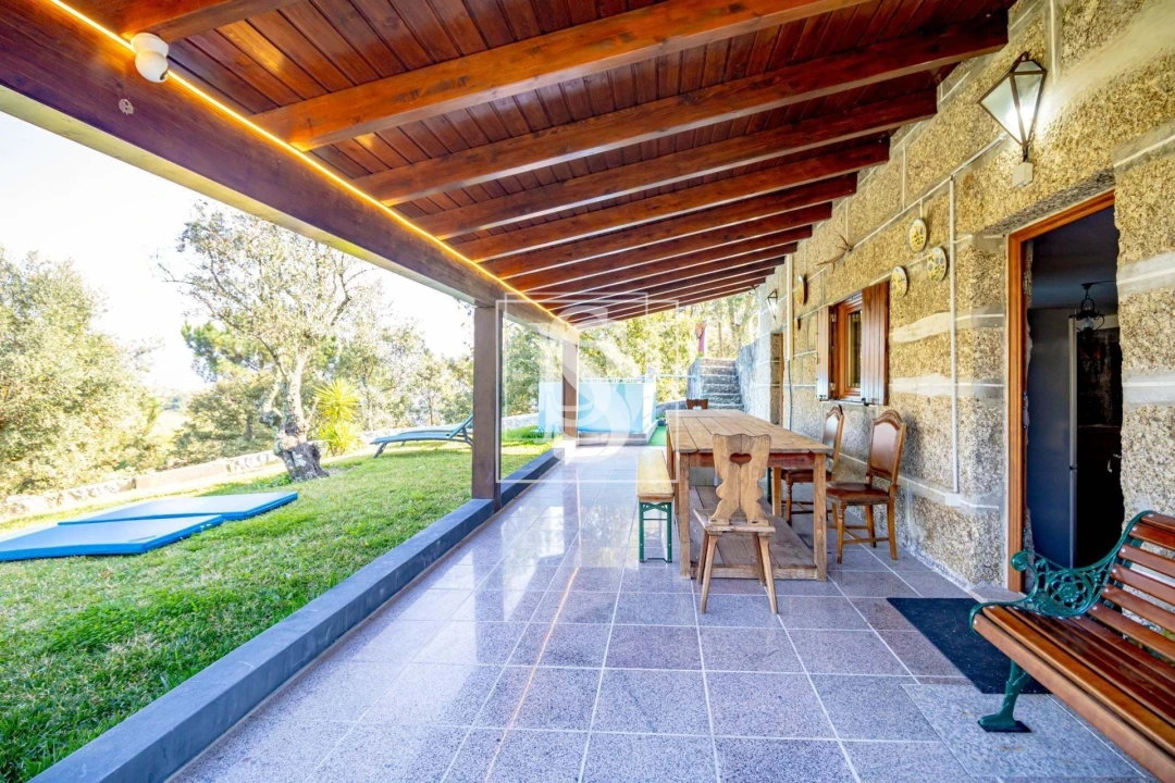 Apartamento T4 para Venda em Santa Cruz do Douro e São Tomé de Covelas Foto 4