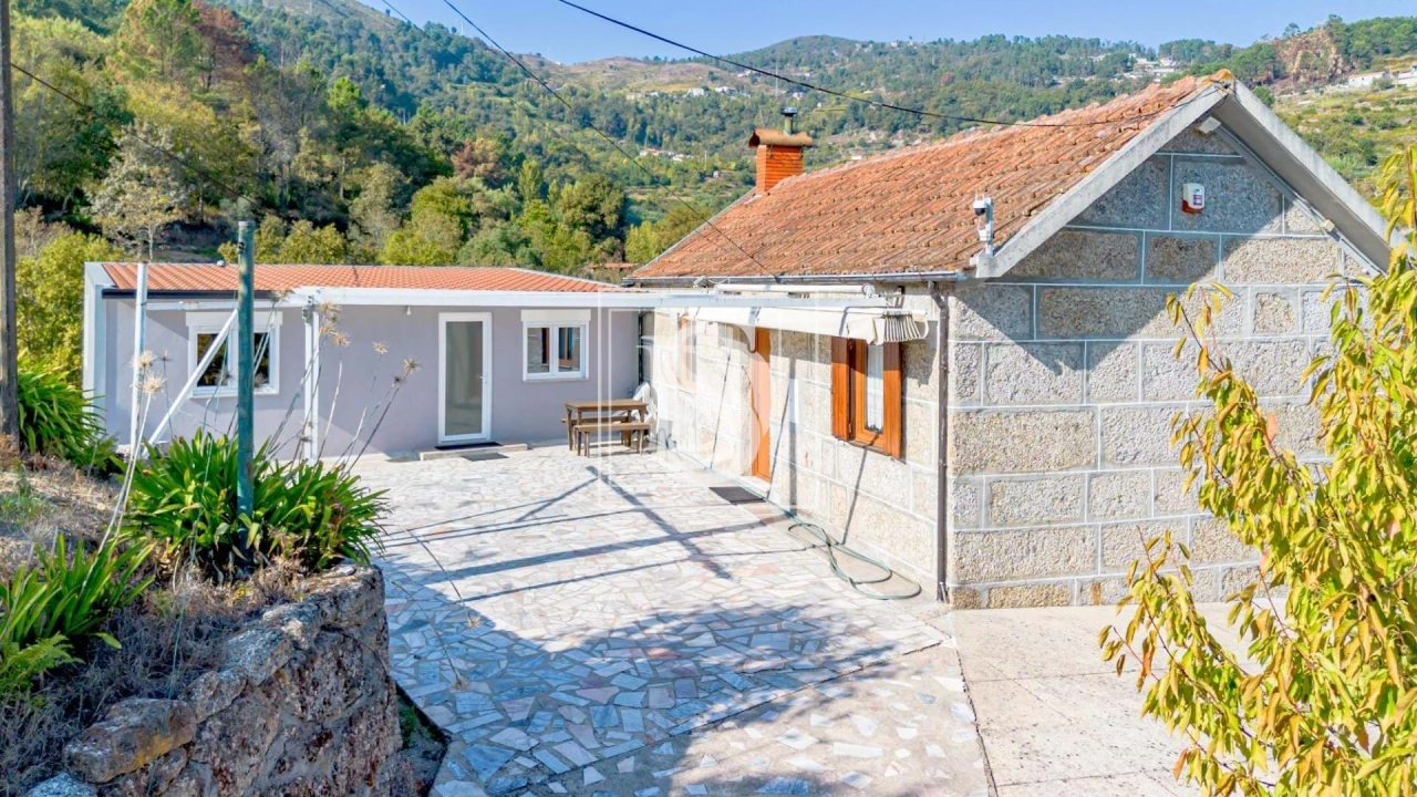 Apartamento T4 para Venda em Santa Cruz do Douro e São Tomé de Covelas Foto 18