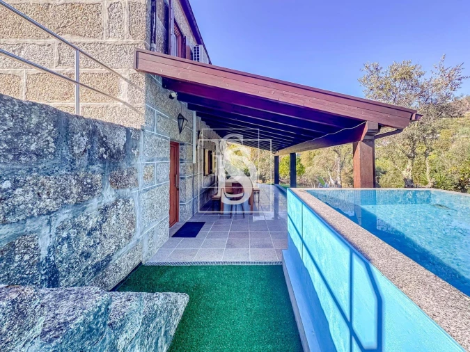 Apartamento T4 para Venda em Santa Cruz do Douro e São Tomé de Covelas Foto 3