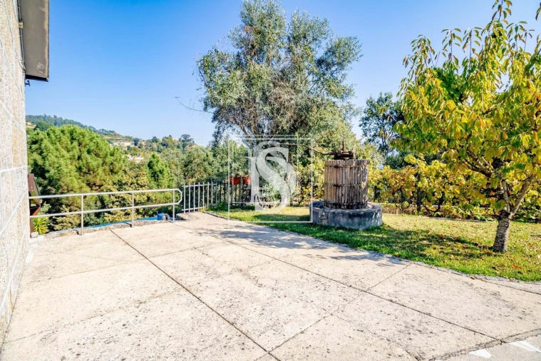 Apartamento T4 para Venda em Santa Cruz do Douro e São Tomé de Covelas Foto 8