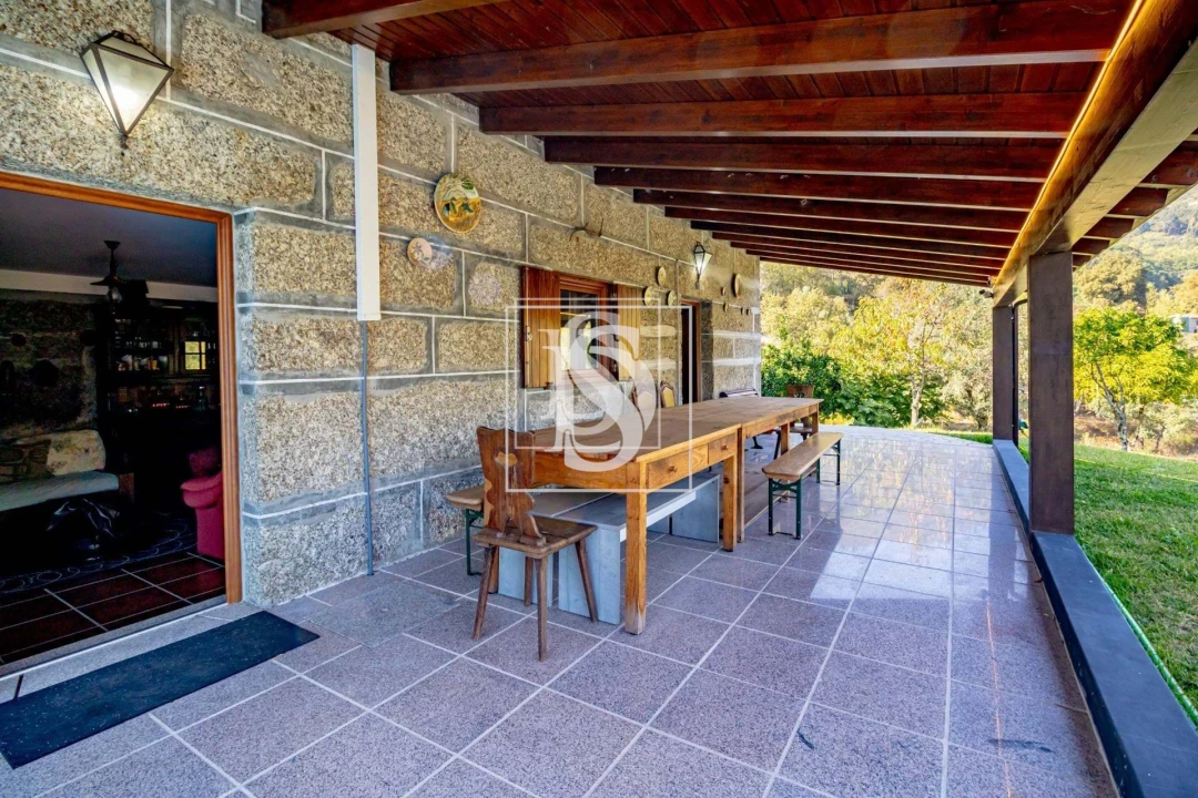 Apartamento T4 para Venda em Santa Cruz do Douro e São Tomé de Covelas Foto 5