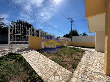 Moradia T3 para Venda em Santa Maria de Lamas
