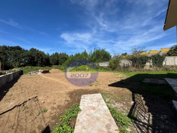 Moradia T3 para Venda em Santa Maria de Lamas