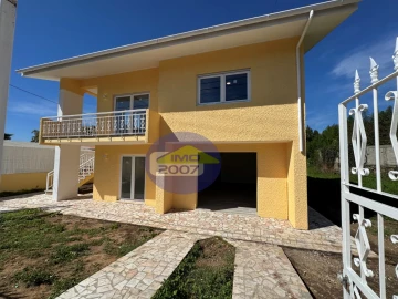 Moradia T3 para Venda em Santa Maria de Lamas