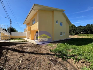 Moradia T3 para Venda em Santa Maria de Lamas