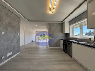 Moradia T3 para Venda em Santa Maria de Lamas