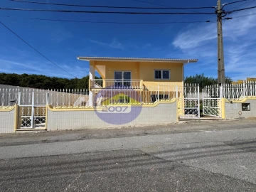 Moradia T3 para Venda em Santa Maria de Lamas