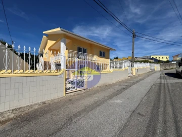 Moradia T3 para Venda em Santa Maria de Lamas