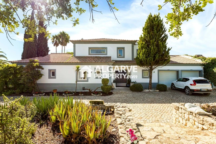 Moradia T4 para Venda em Loule (São Sebastião) Foto 1