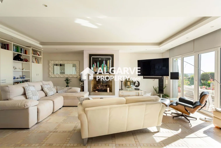 Moradia T4 para Venda em Loule (São Sebastião) Foto 2