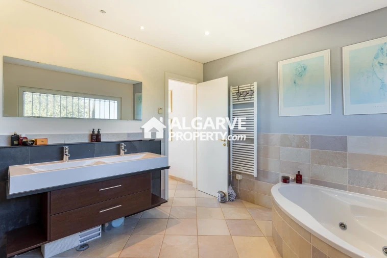 Moradia T4 para Venda em Loule (São Sebastião) Foto 25