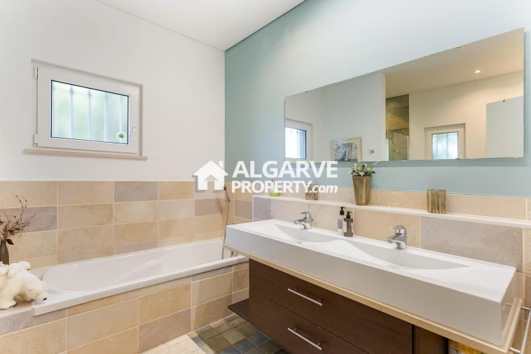 Moradia T4 para Venda em Loule (São Sebastião) Foto 22