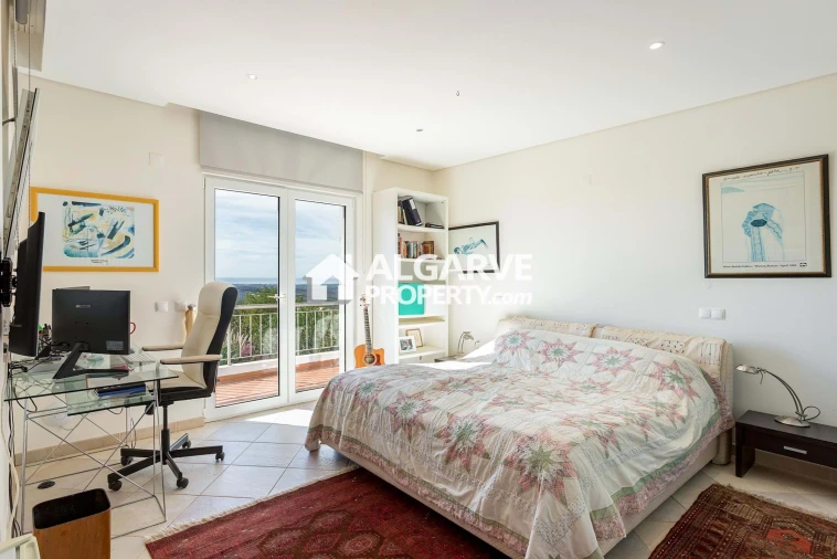 Moradia T4 para Venda em Loule (São Sebastião) Foto 4