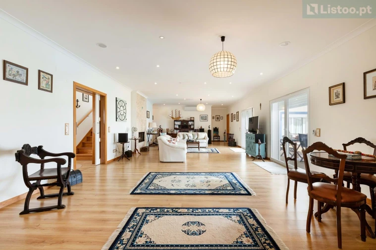 Moradia T4 para Venda em Encarnação Foto 11