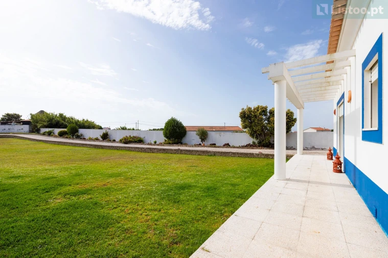 Moradia T4 para Venda em Encarnação Foto 18