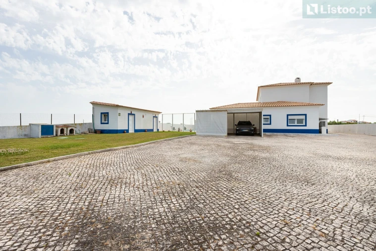 Moradia T4 para Venda em Encarnação Foto 4