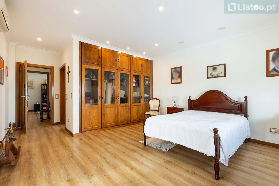 Moradia T4 para Venda em Encarnação Foto 13