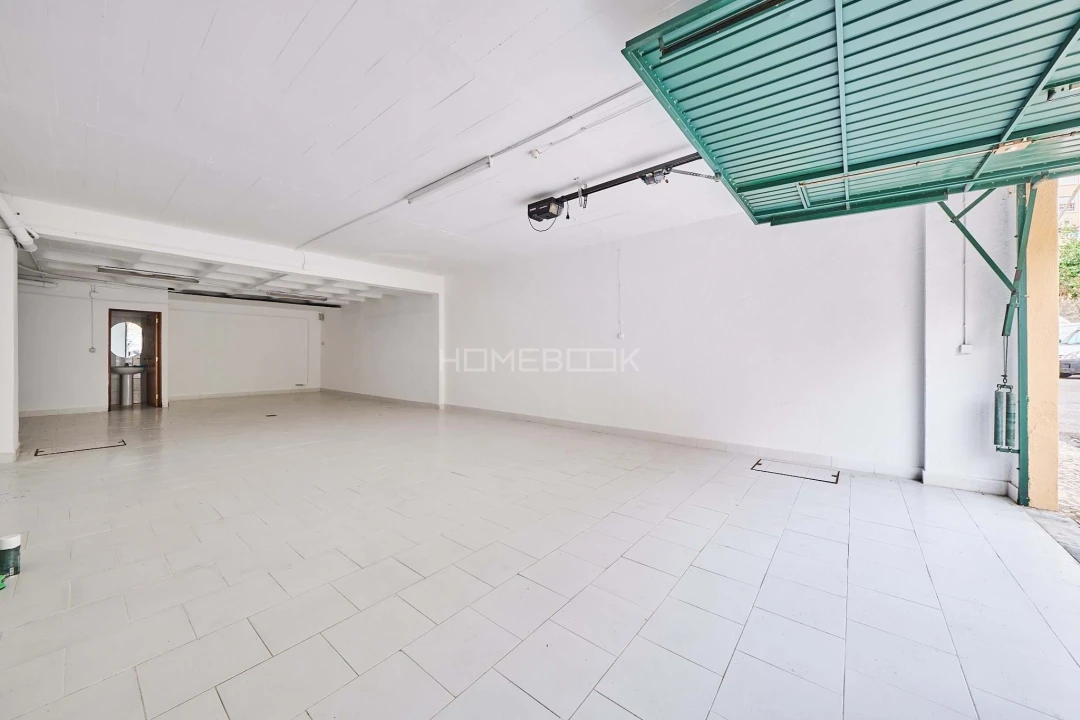 Armazém para Venda em Massamá e Monte Abraão Foto 2