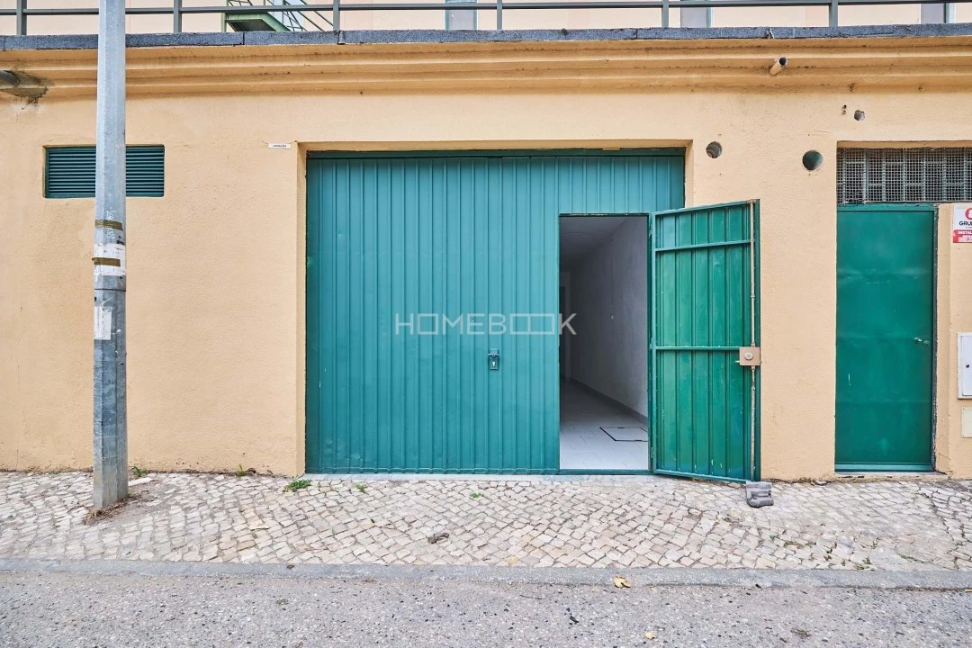 Armazém para Venda em Massamá e Monte Abraão Foto 12