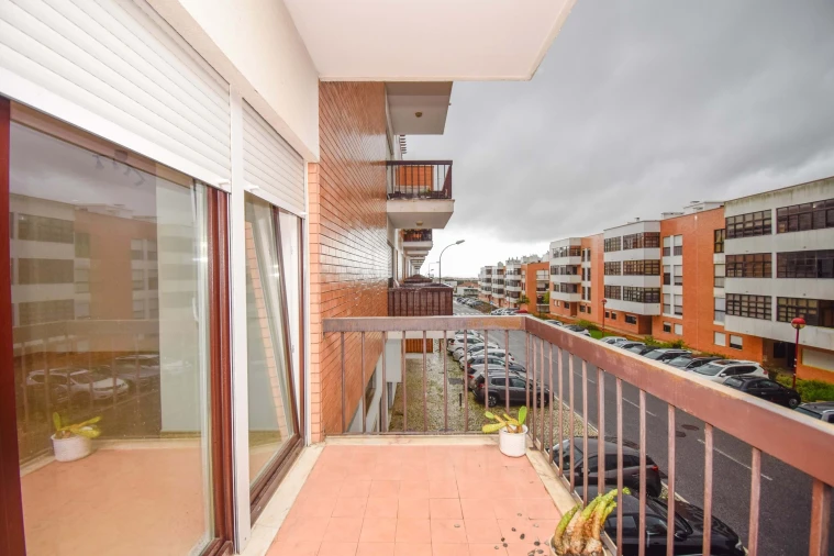 Apartamento T1 para Arrendamento em Porto Salvo Foto 4