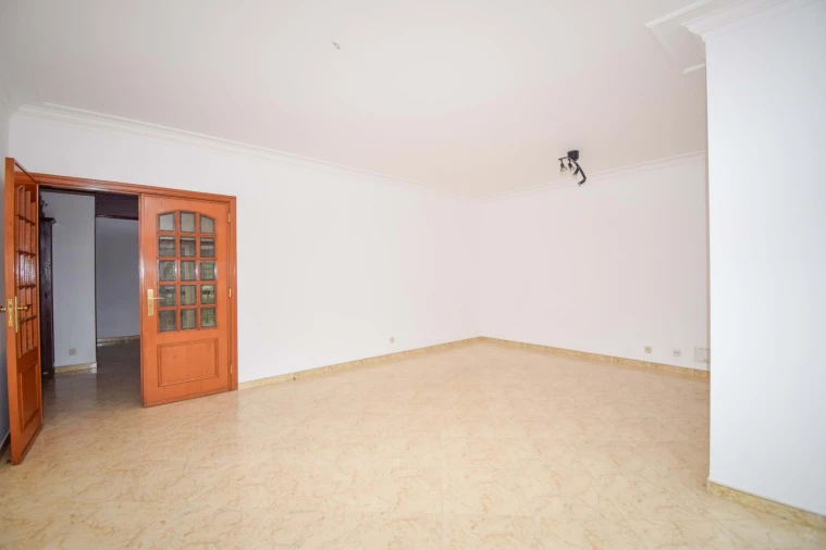 Apartamento T1 para Arrendamento em Porto Salvo Foto 3