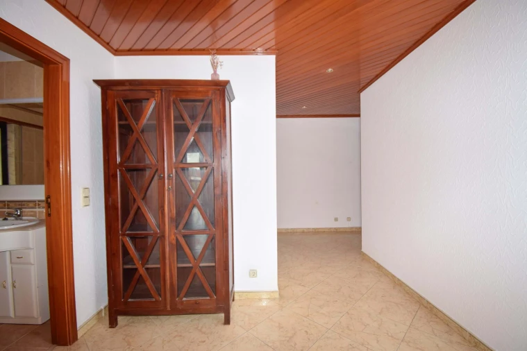 Apartamento T1 para Arrendamento em Porto Salvo Foto 14