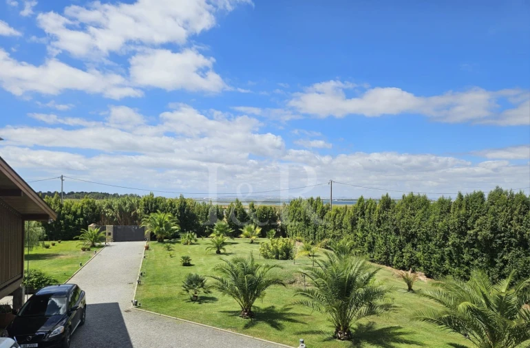 Moradia T3 para Venda em Sarilhos Grandes Foto 3