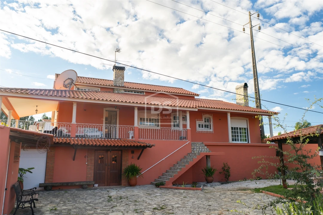 Moradia T4 para Venda em Maceira Foto 1