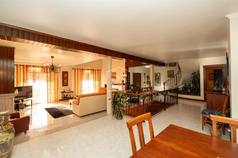 Moradia T4 para Venda em Maceira Foto 11