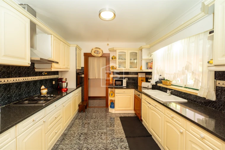 Moradia T4 para Venda em Maceira Foto 13