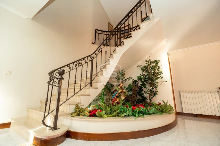 Moradia T4 para Venda em Maceira Foto 7