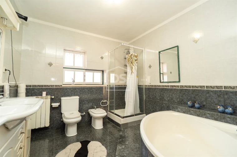 Moradia T4 para Venda em Maceira Foto 14