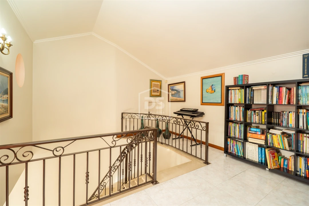 Moradia T4 para Venda em Maceira Foto 14