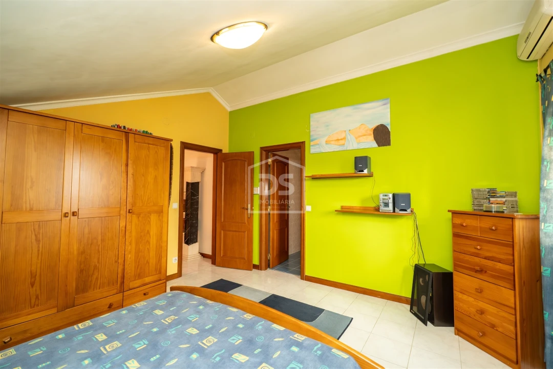 Moradia T4 para Venda em Maceira Foto 18