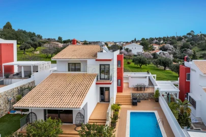 Moradia T4 para Venda em Loule (São Clemente)