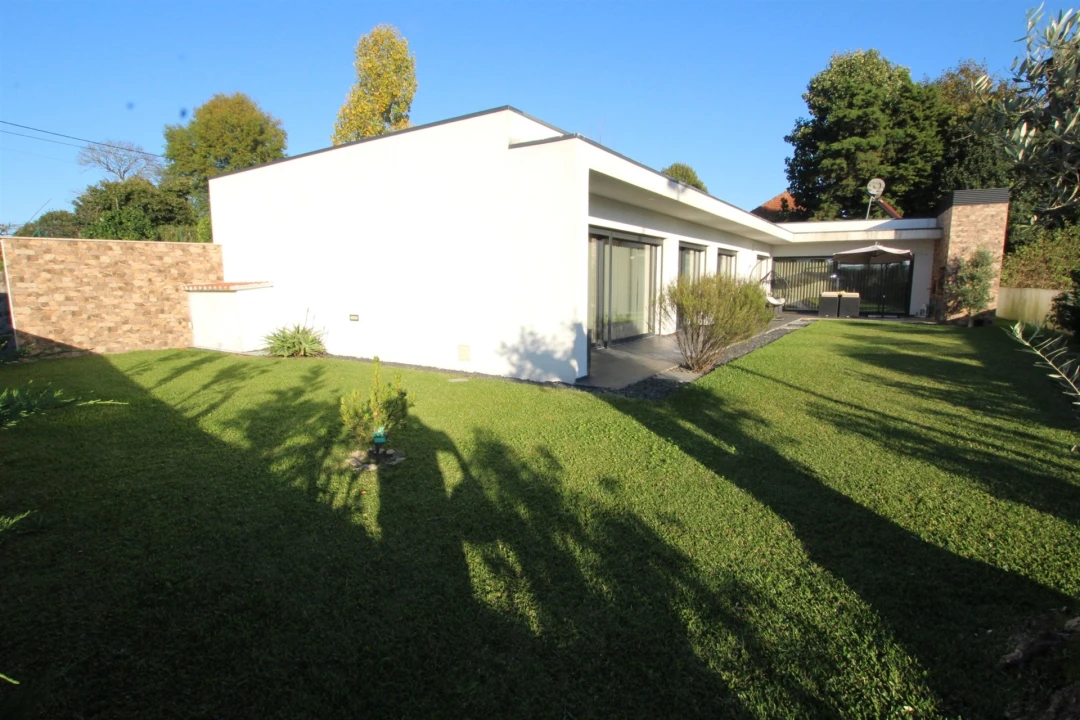 Moradia T3 para Venda em Louro Foto 11