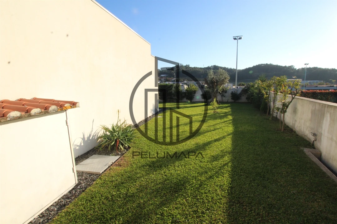 Moradia T3 para Venda em Louro Foto 49