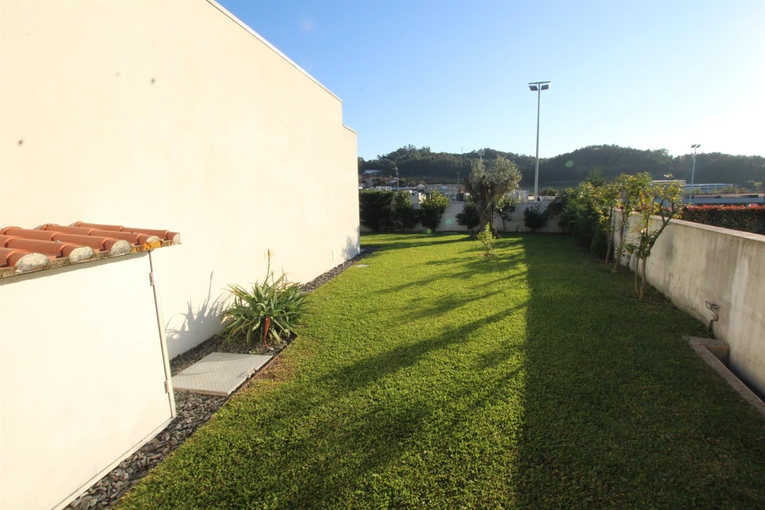 Moradia T3 para Venda em Louro Foto 13